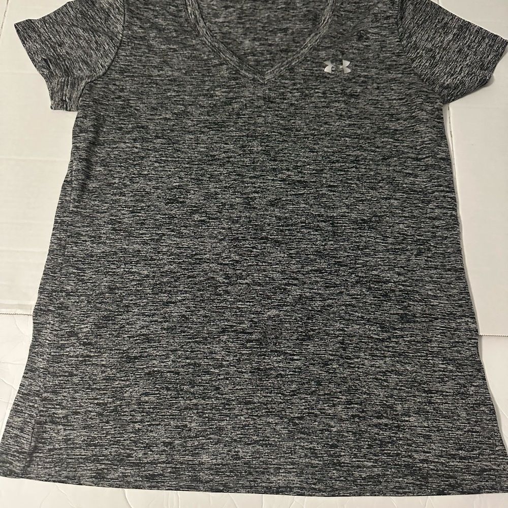 Under Armour‎ Women's Gray V-Neck Top